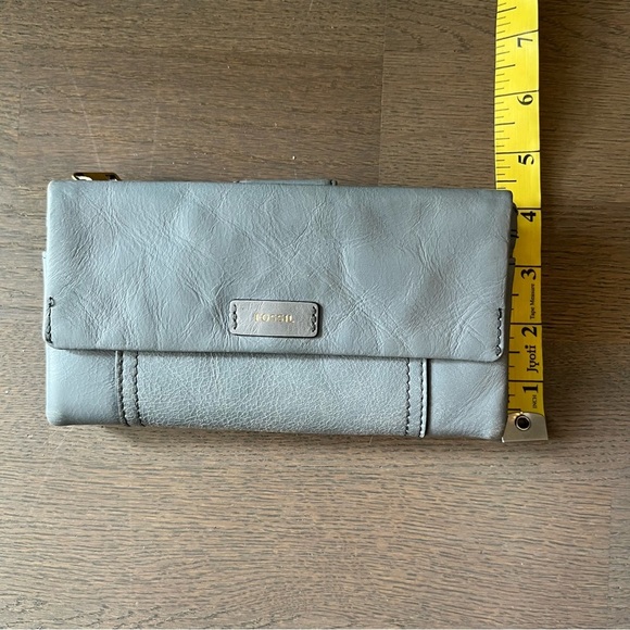 Fossil Leather Wallet/Clutch in Light Blue/Green. GUC - Picture 3 of 10